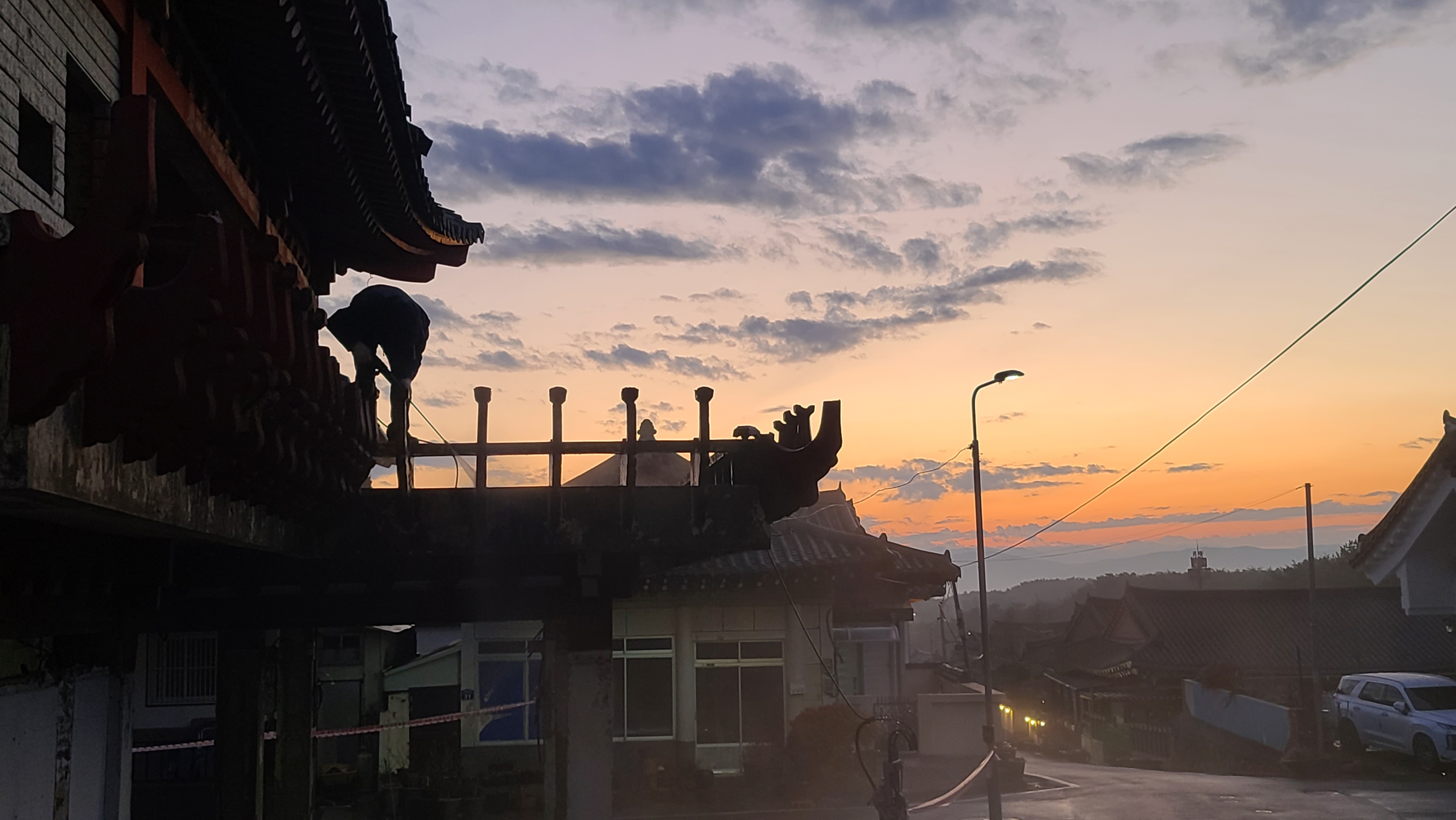 지붕 정리 · 공사 중